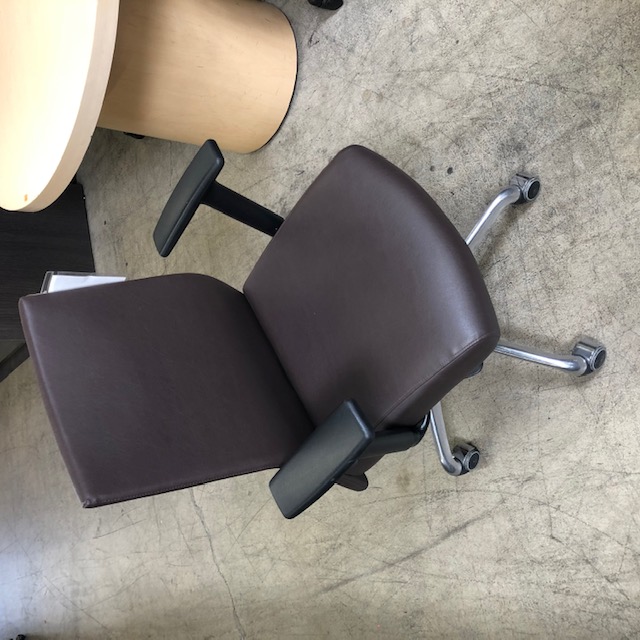 Advanced Liquidators Chair 4689