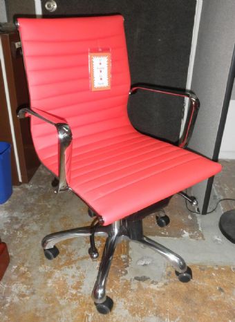 Euro Style Otto Low Back Chair (Red)