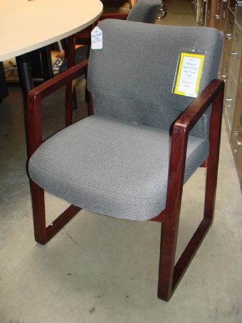 HON 403 Guest Chair (Grey Fabric/Mahogany Wood)