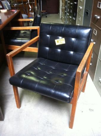4-Leg Guest Chair (Leather/Wood Frame)