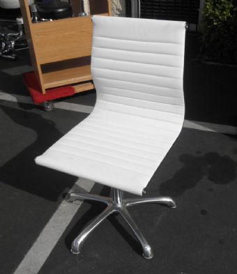 Euro Style Otto Guest Chair (White)