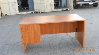 Single Pedestal 30x60 Desk (Oil Cherry)