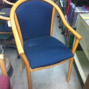 05 Guest Chair (Navy Blue Fabric/Maple Frame)
