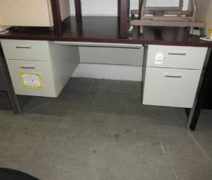 34000 Series Metal Desk (Mahogany Top/Putty Base)