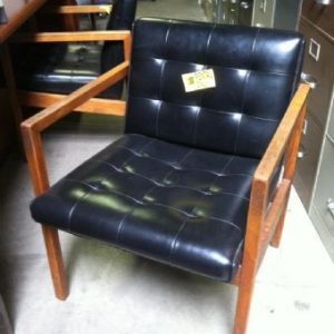 4-Leg Guest Chair (Leather/Wood Frame)