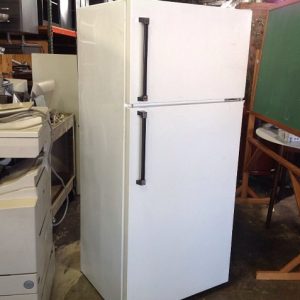 Whirlpool Full Size Refrigerator in White